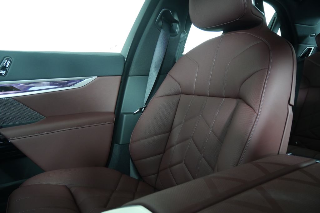 New 2026 Mineral White Metallic BMW eDrive50 image 24