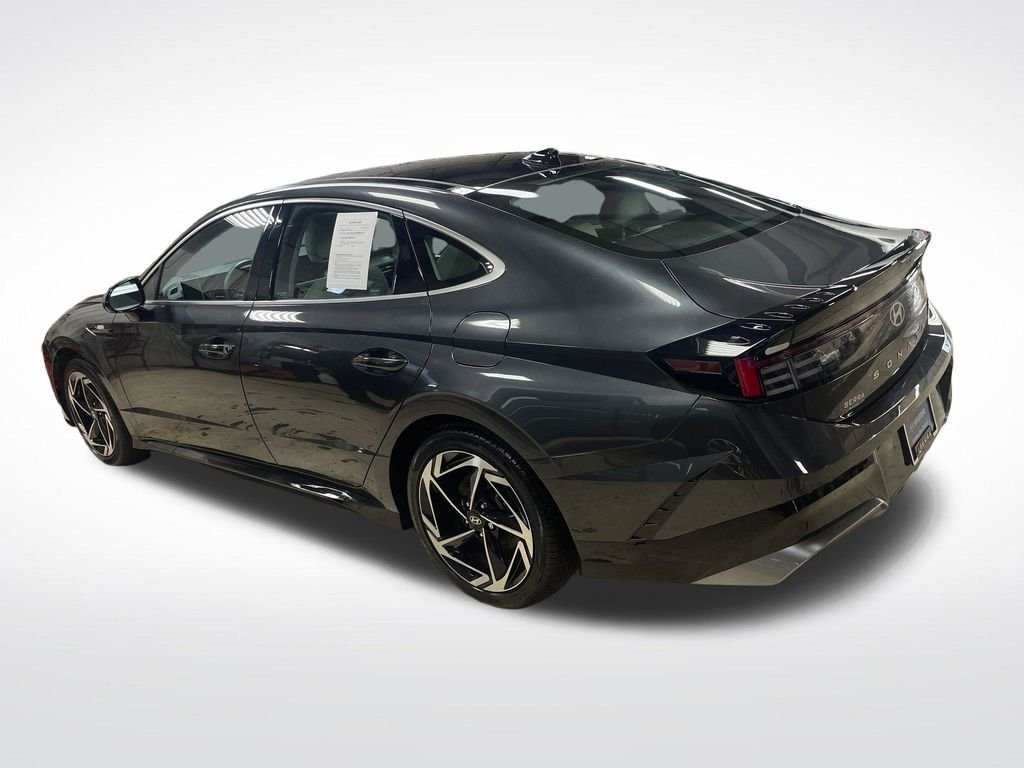 Used 2024 Gray Hyundai SEL image 4
