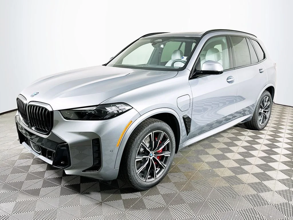 2026 BMW X5 xDrive50e's photo