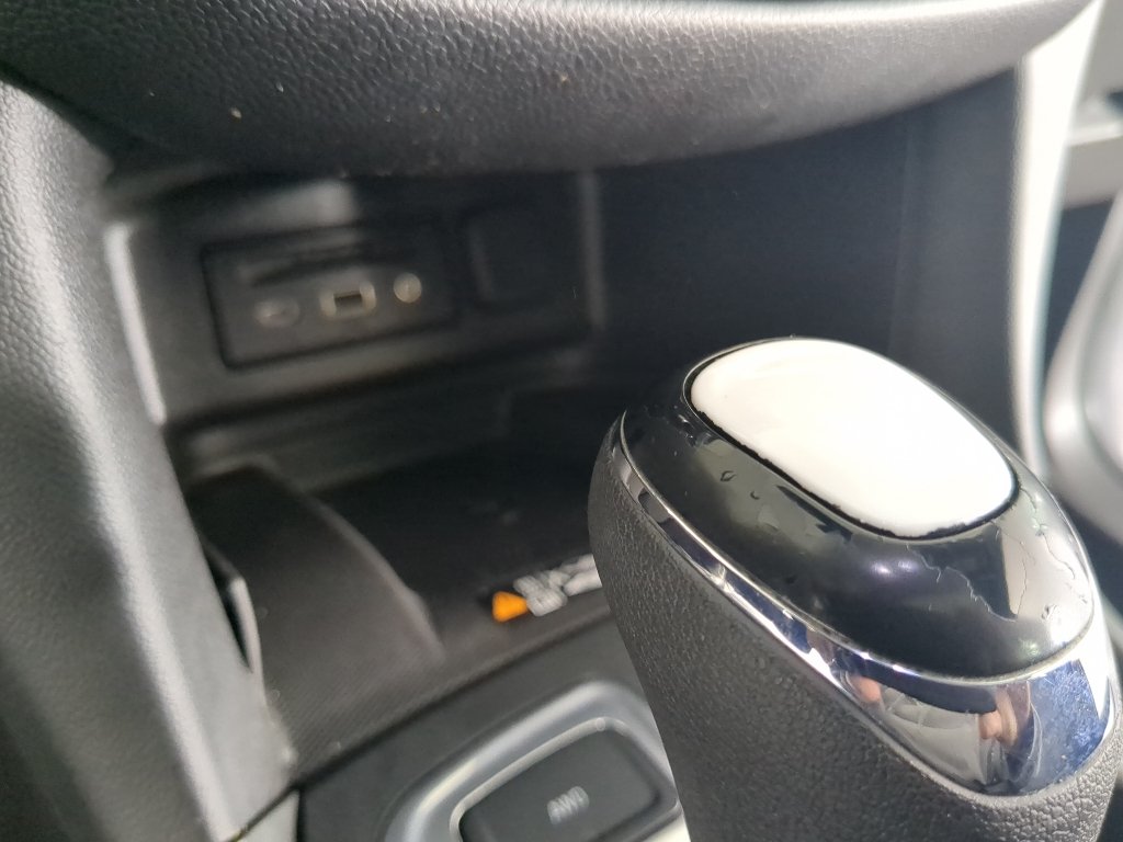 Used 2020 Iridescent Pearl Tricoat Chevrolet Premier image 29