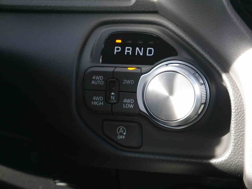 New 2026 Diamond Black Crystal Pearl-Coat Exterior Paint RAM LARAMIE image 6