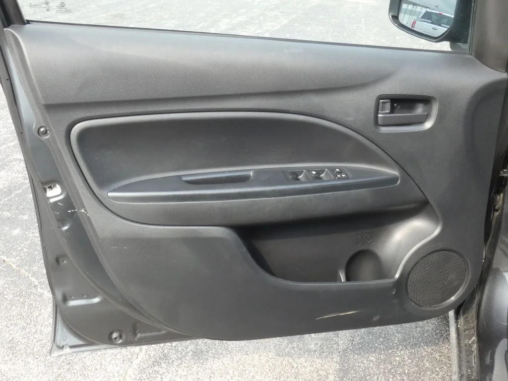 Used 2024 Gray Mitsubishi  image 8