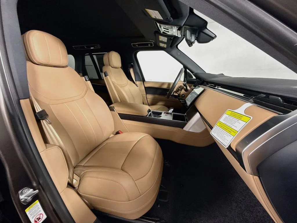 New 2026 Tourmaline Brown in Satin finish Land Rover SE image 30