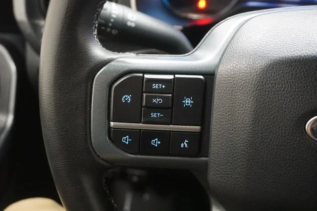 Used 2023 SILVER Ford XLT image 22