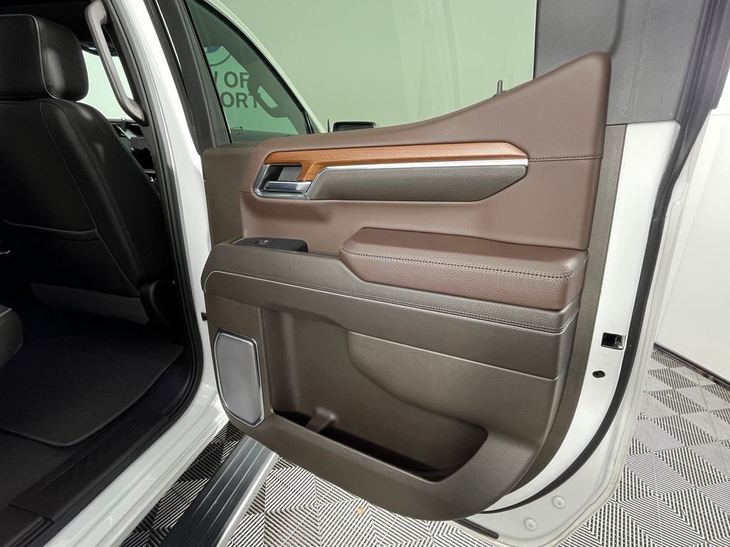 Used 2023 White GMC Denali image 26