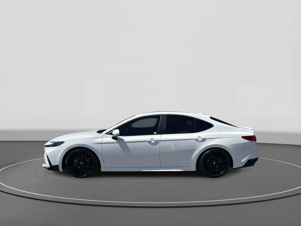 Used 2026 Ice Cap Toyota SE image 4