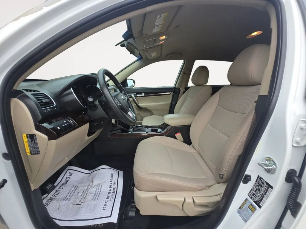 Used 2015 White Kia LX image 9