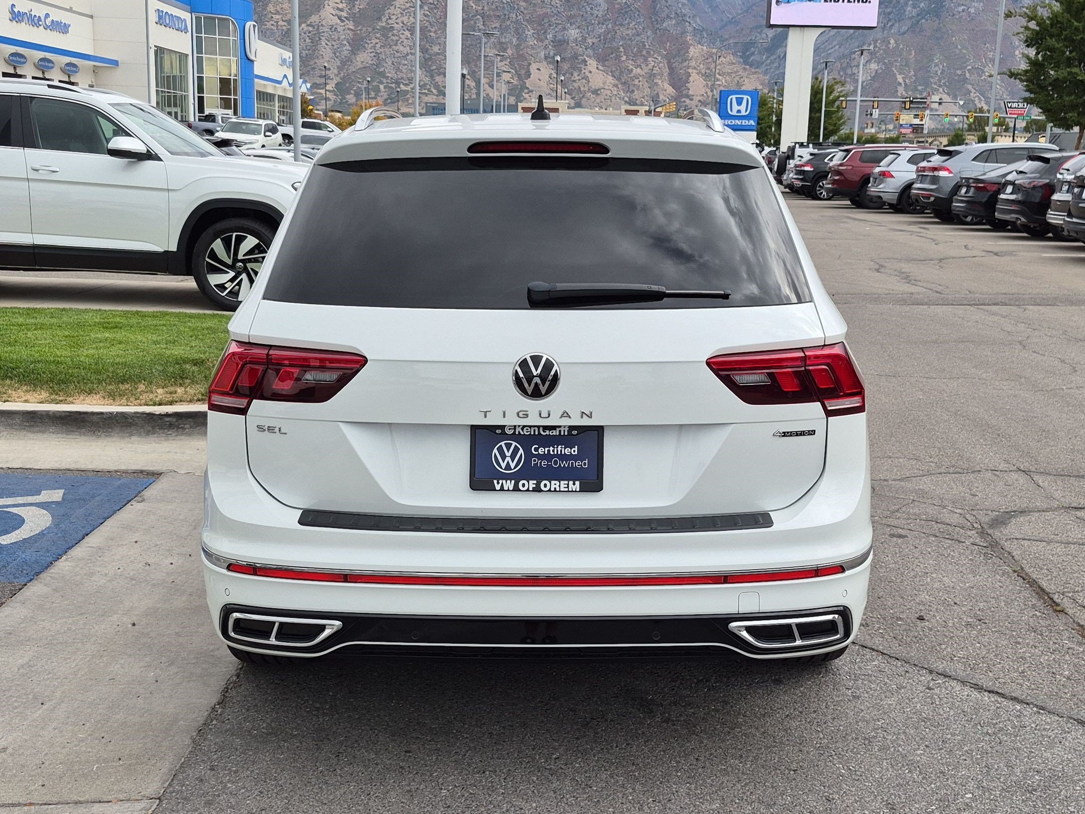 Used 2022 Pure White Volkswagen SEL R-Line image 4
