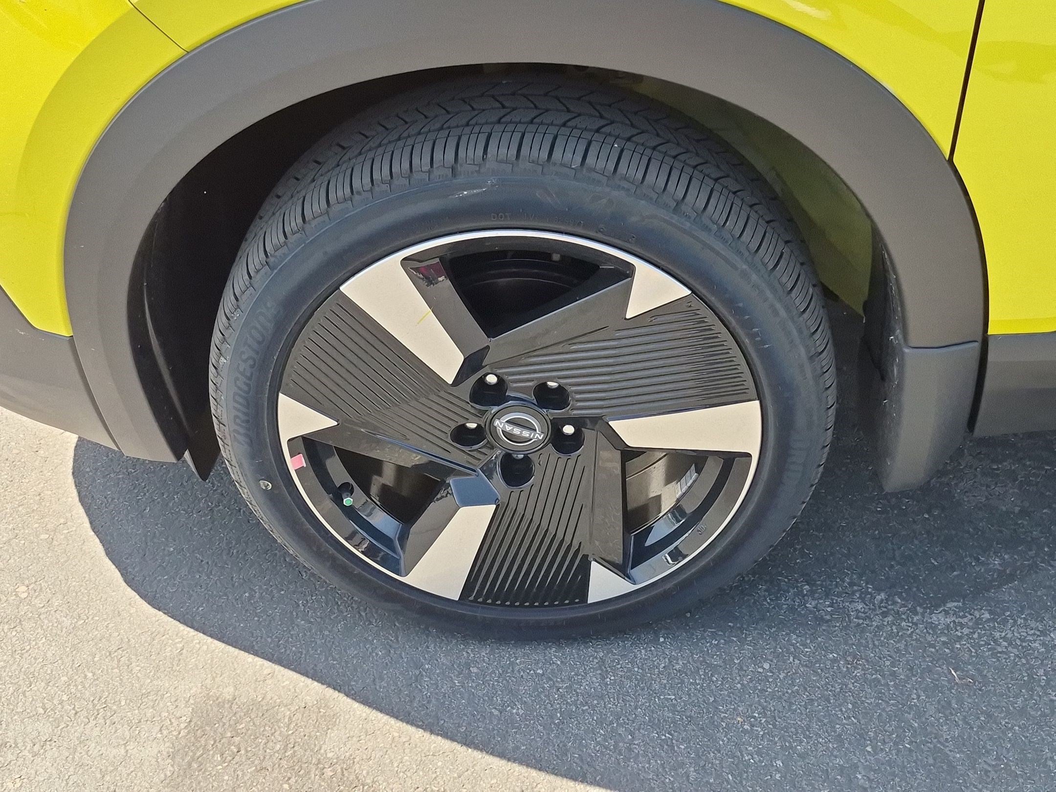 New 2026 Yuzu Yellow Metallic / Super Black Two-tone Nissan SR image 15