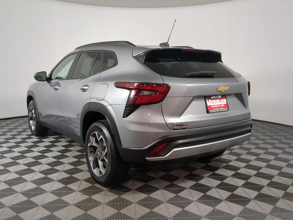 2025 Chevrolet Trax LT - Photo 6