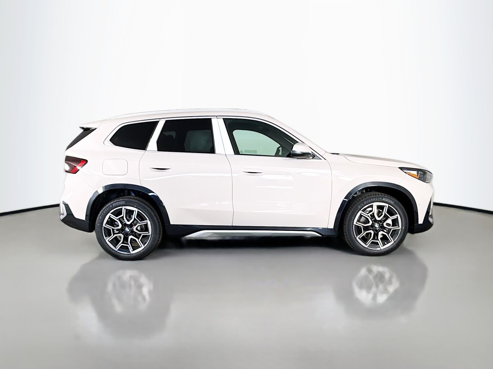 New 2026 Dune Grey Metallic BMW xDrive28i image 8