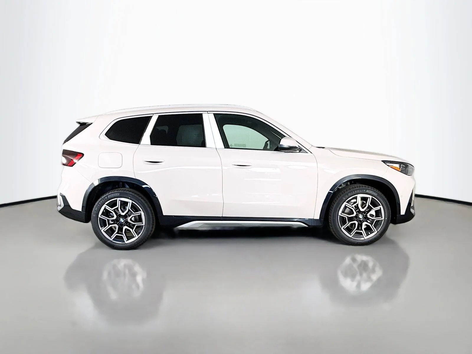 New 2026 Dune Grey Metallic BMW xDrive28i image 8