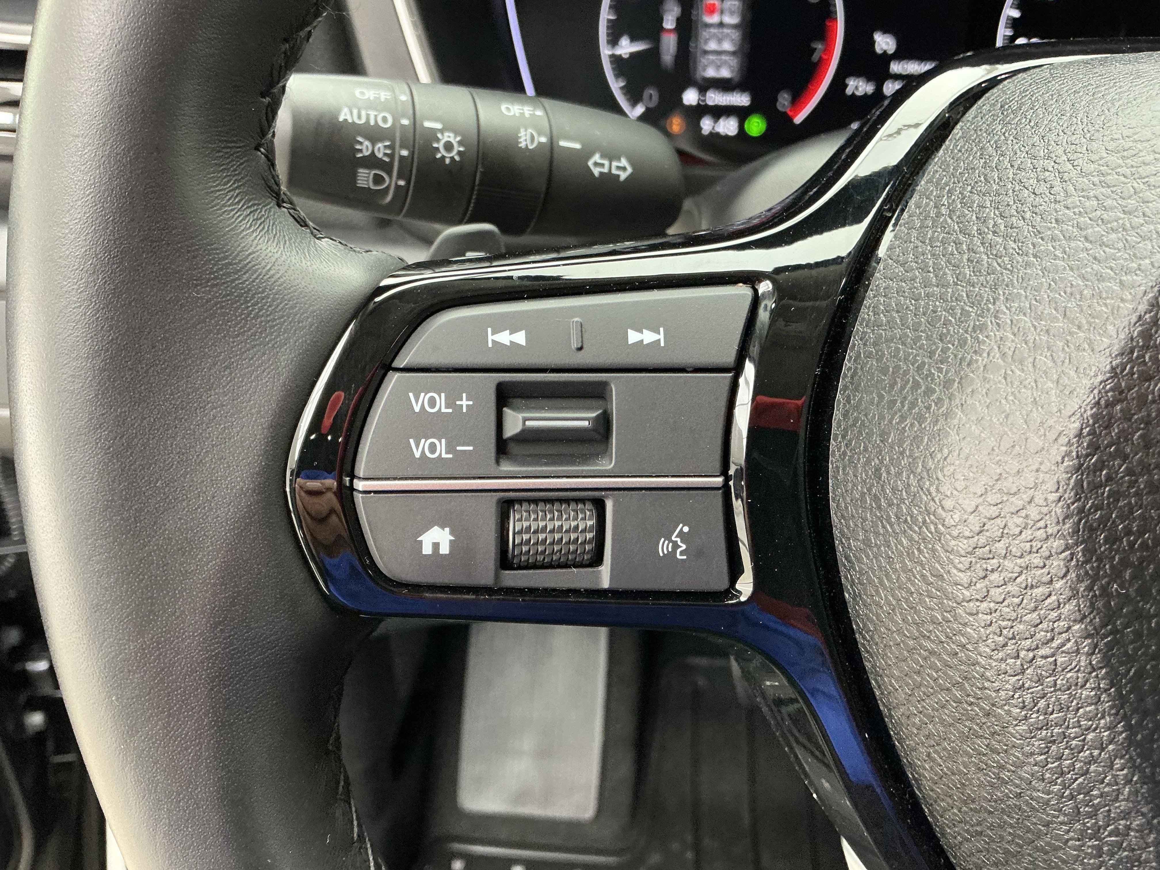 Used 2025 Black Honda EX-L image 9