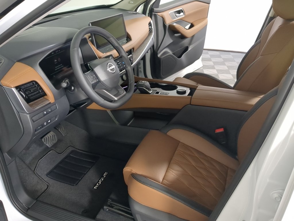 New 2026 Everest White Pearl TriCoat / Super Black Two-tone Nissan Platinum image 11