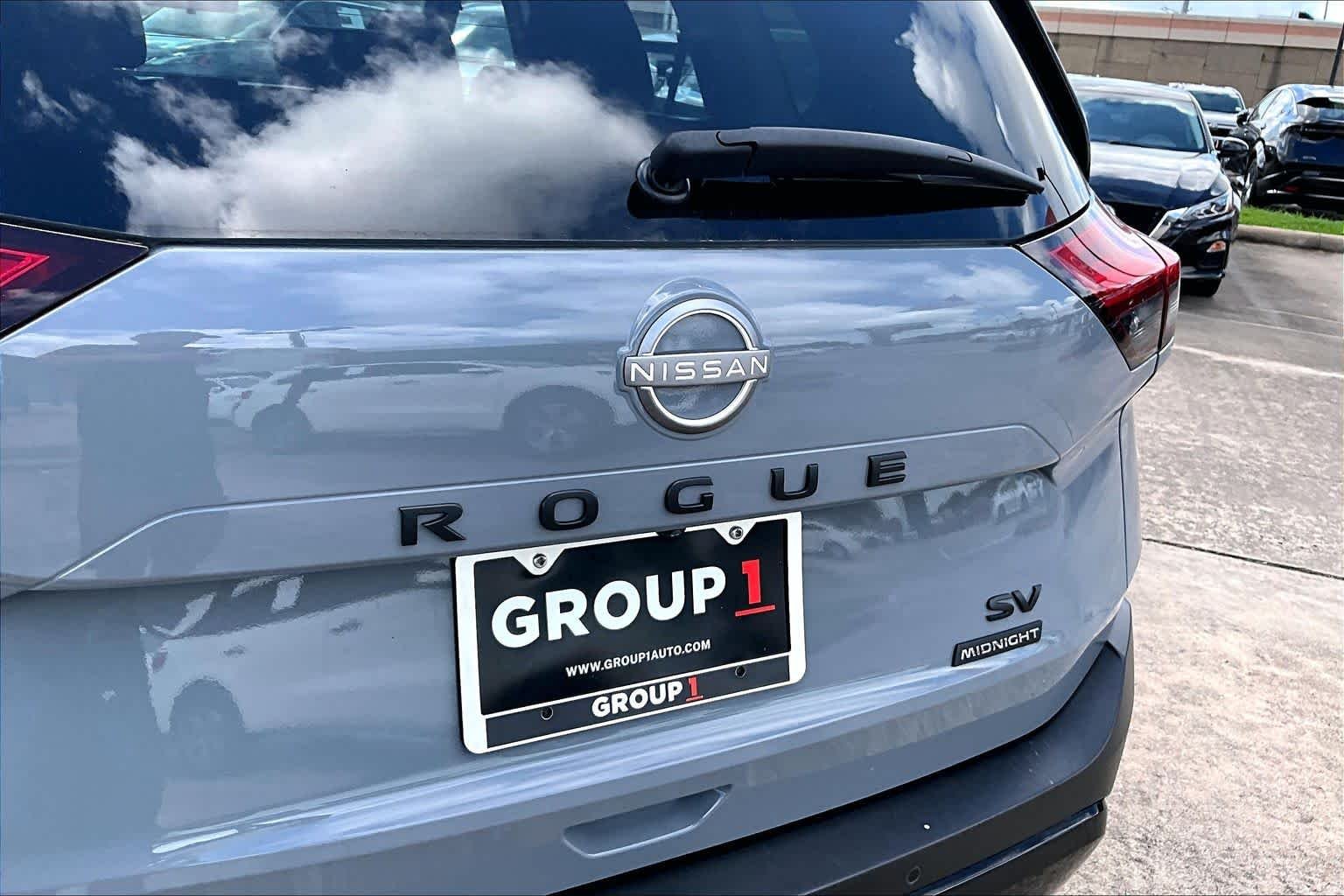 Used 2023 Boulder Gray Pearl/Super Black Nissan SV image 30