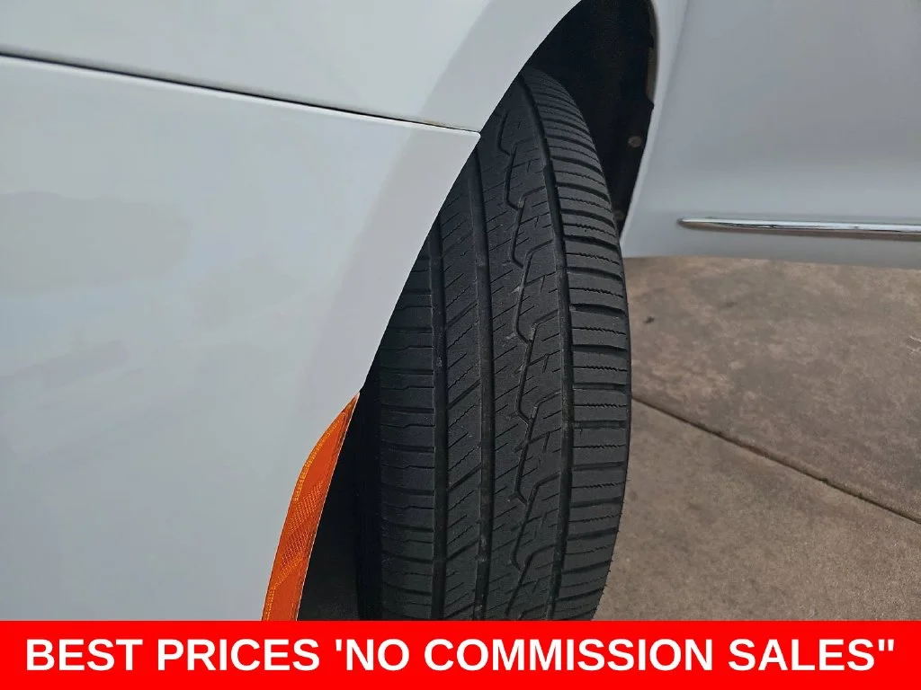 Used 2018 White Chrysler Touring L image 35
