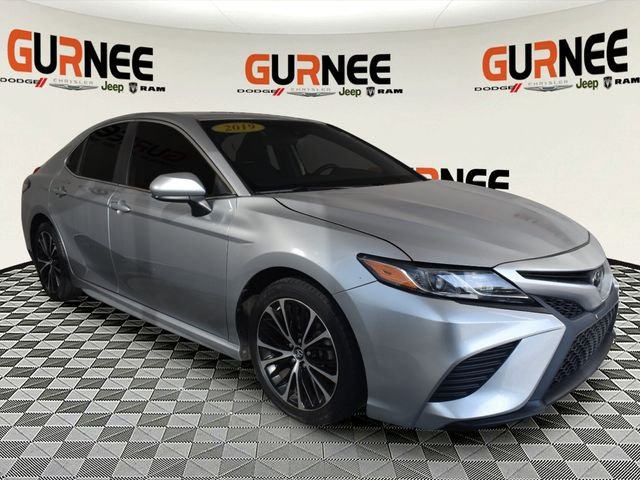 Used 2019 Silver Toyota SE image 10