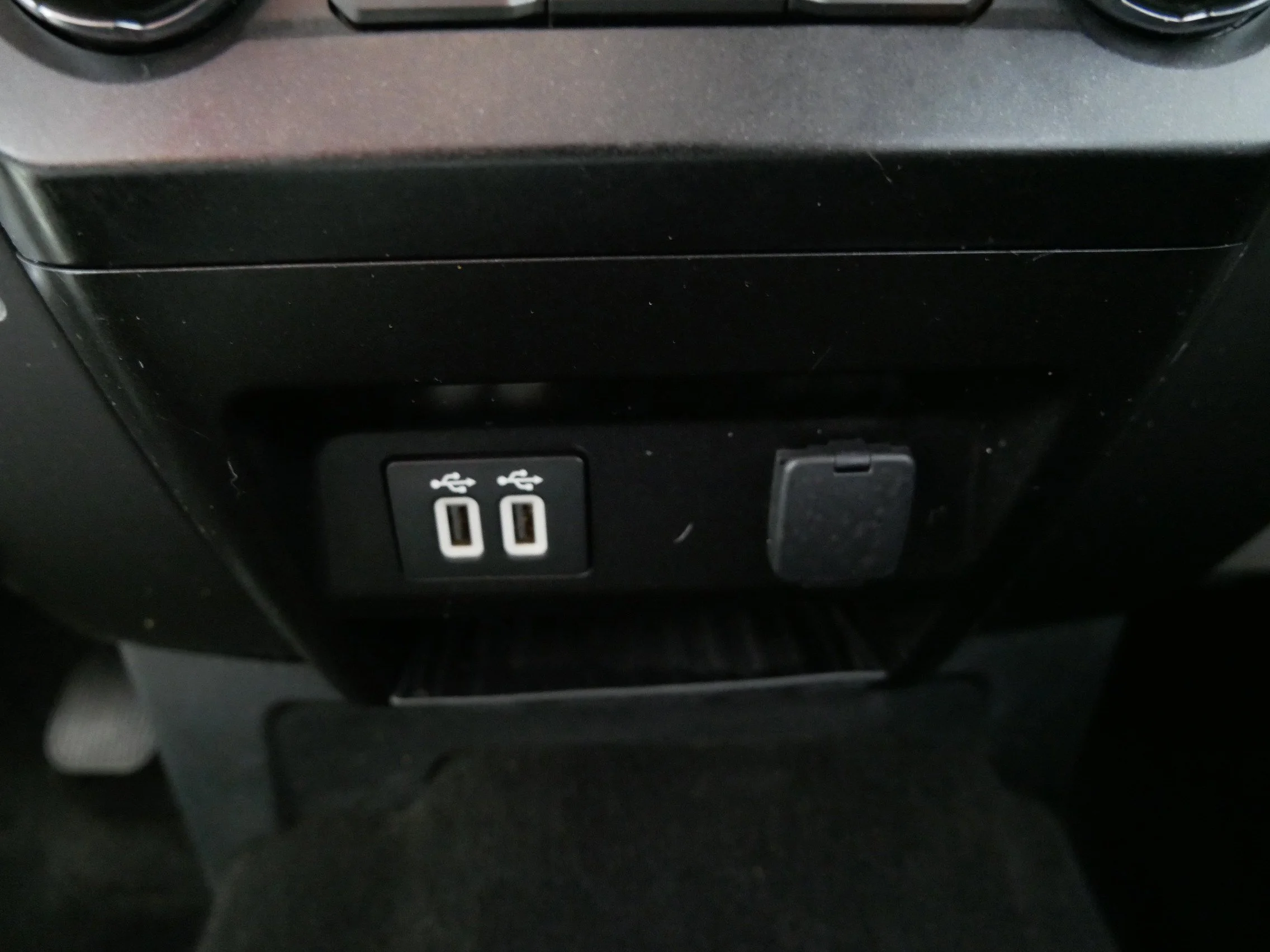Used 2020 Agate Black Metallic Ford XLT image 29