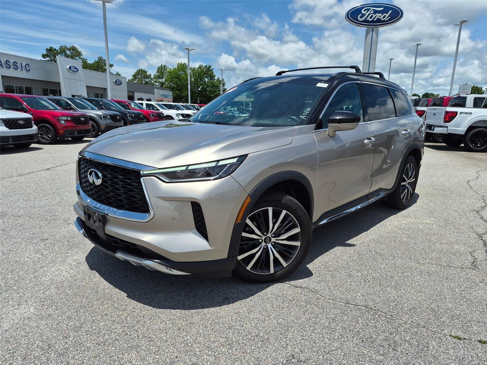 Used 2022 SILVER INFINITI  image 1