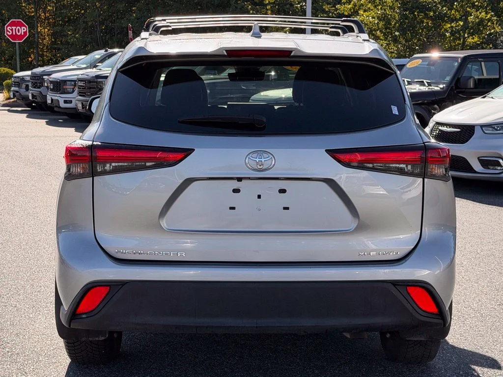 Used 2023 Silver Toyota XLE image 4