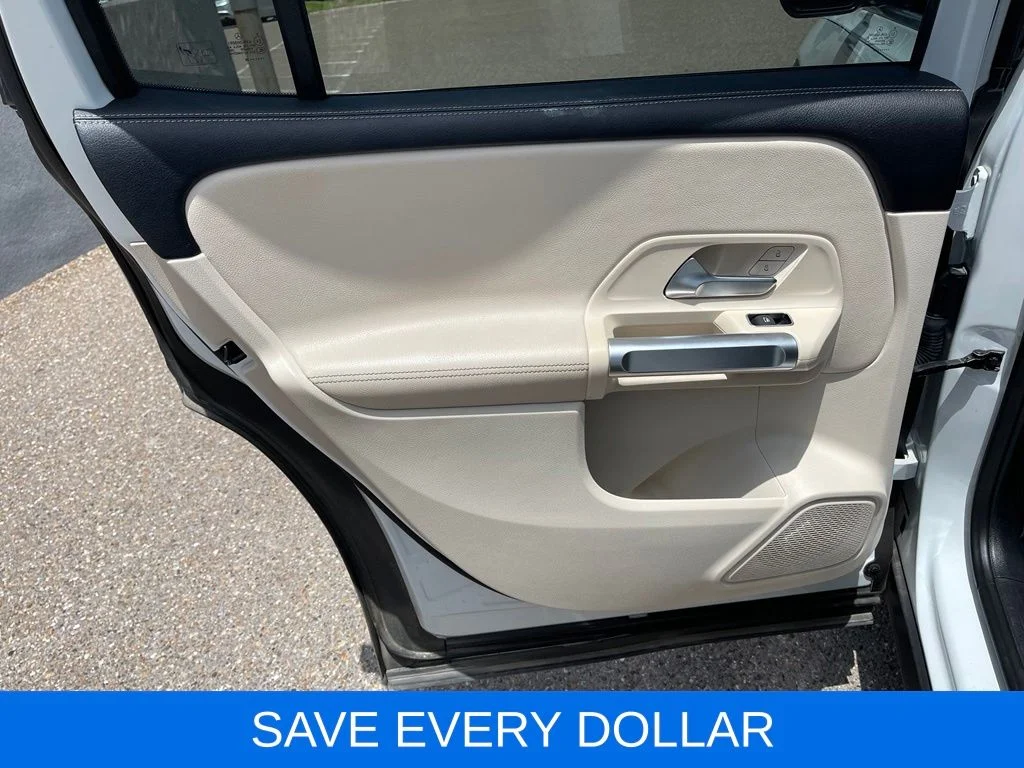 Used 2020  Mercedes-Benz GLB 250 image 14