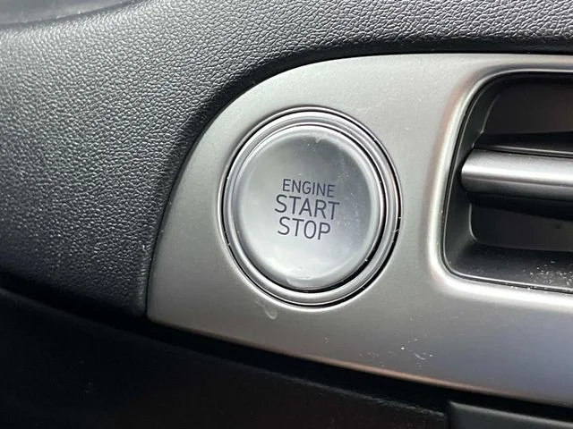Used 2025 White Hyundai SEL image 34
