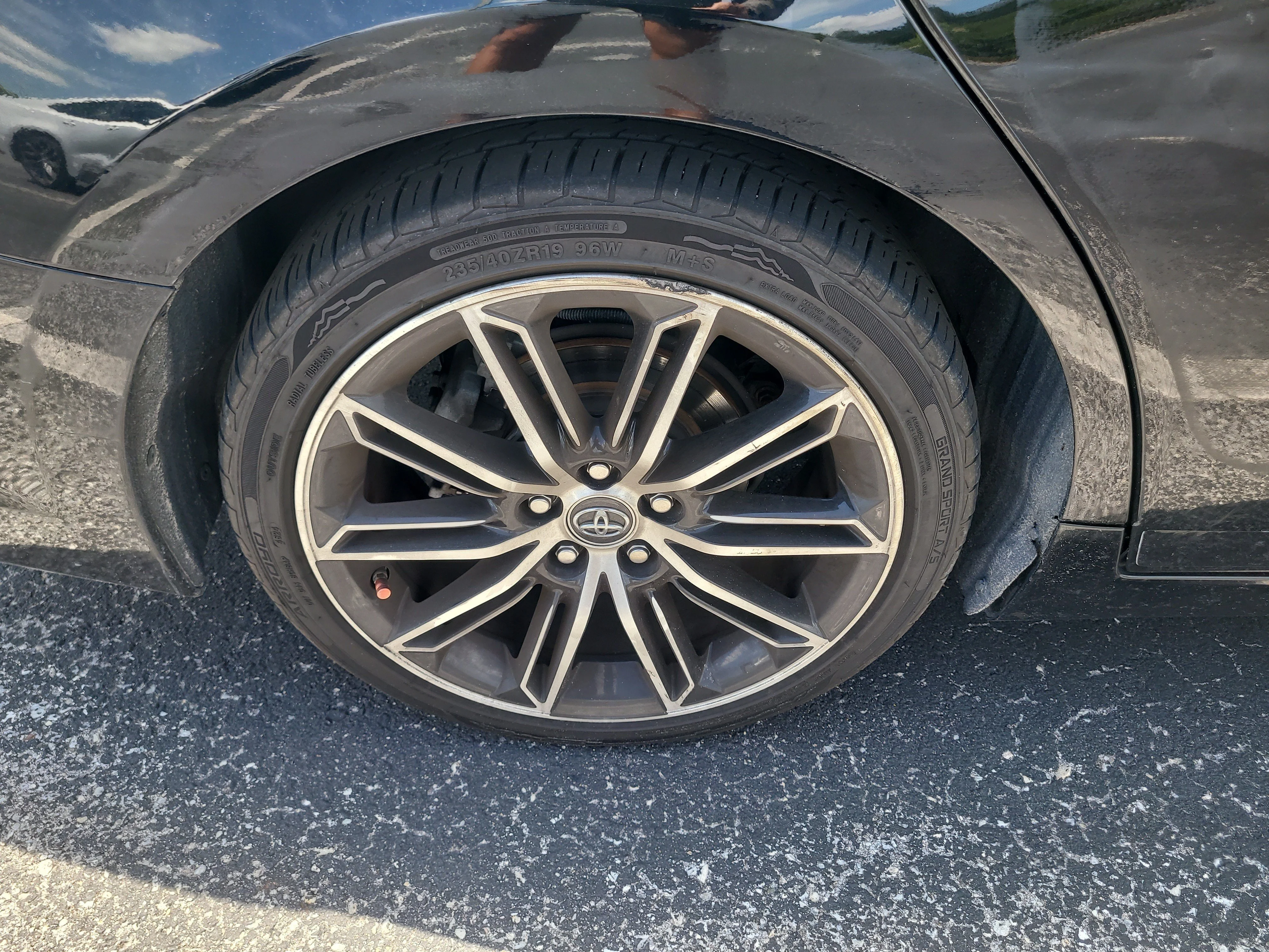 Used 2019 Midnight Black Metallic Toyota XLE image 8