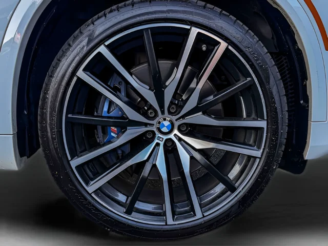 Used 2019 White BMW xDrive40i image 27
