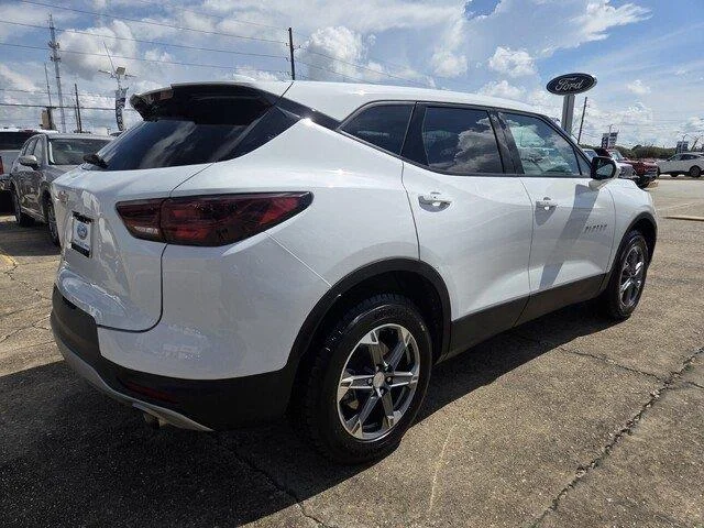 Used 2025 Summit White Chevrolet LT image 5