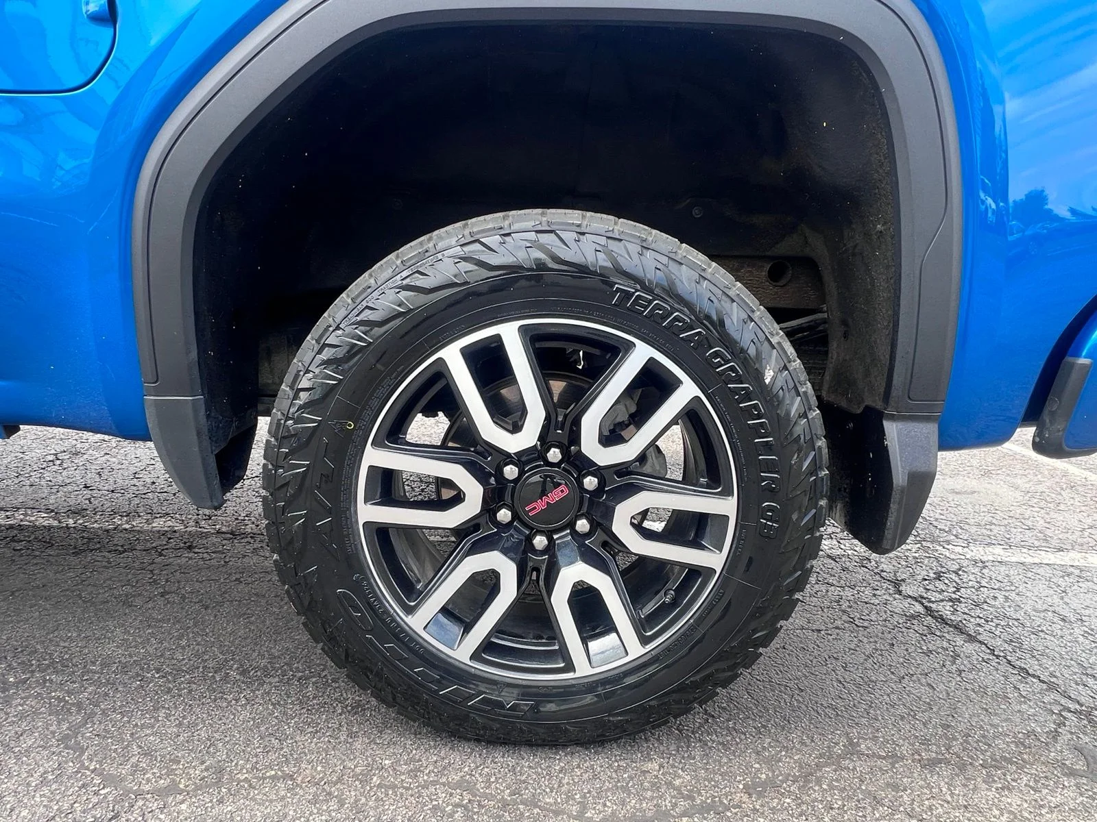 Used 2024 Blue Metallic GMC AT4 image 18