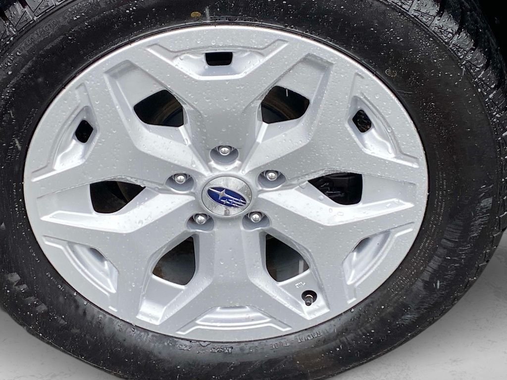 Used 2023 White Subaru Base image 27