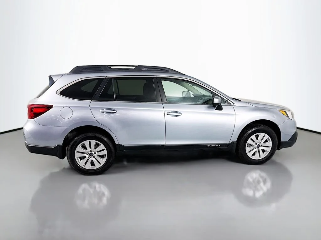 Used 2016 Ice Silver Metallic Subaru 2.5i Premium image 8