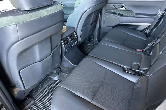 Used 2024  Lexus 550 Overtrail+ image 11