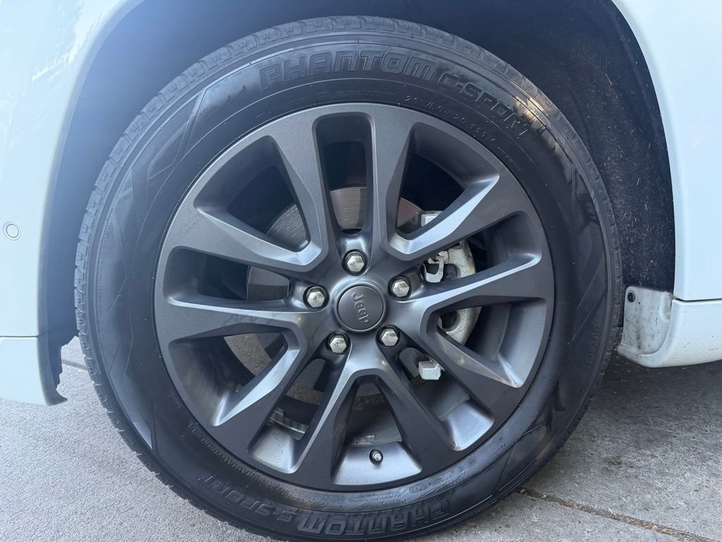 Used 2018 Bright White Clearcoat Jeep Overland image 10