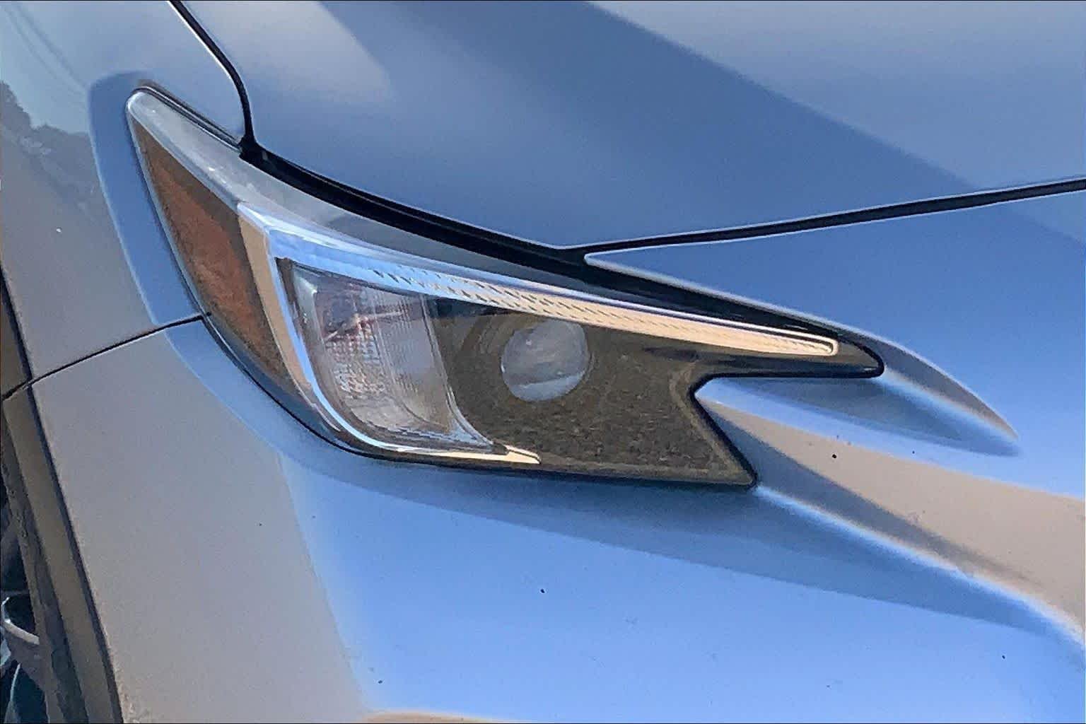 Used 2023 Ice Silver Metallic Subaru Premium image 28