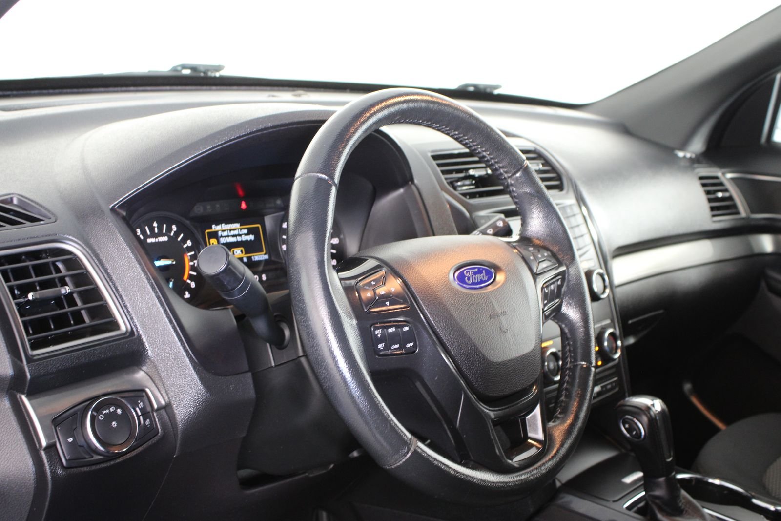 Used 2018 Blue Ford XLT image 9