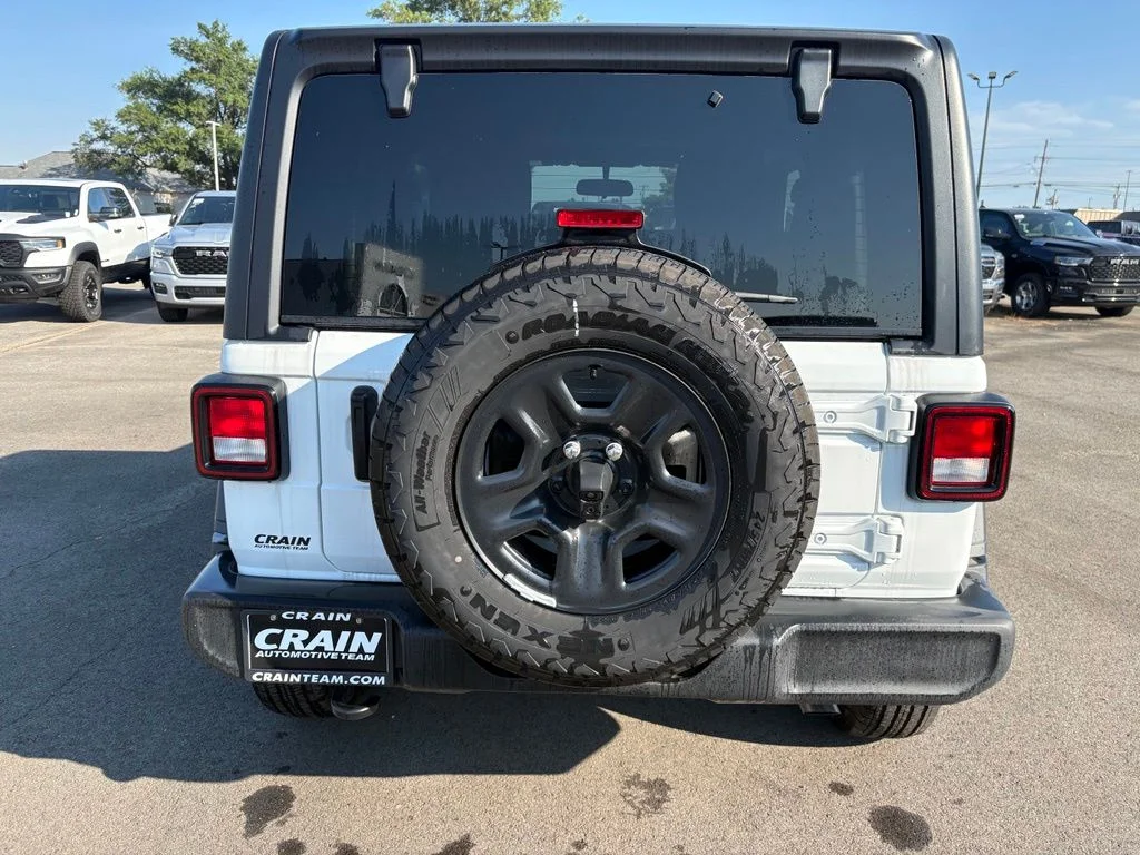 New 2026 Bright White Clear-Coat Exterior Paint Jeep Sport image 6