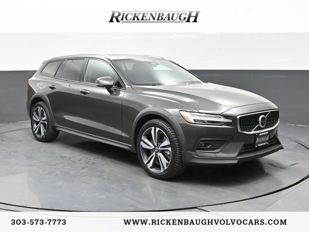 2025 Volvo V60 Cross Country B5 Plus AWD's photo