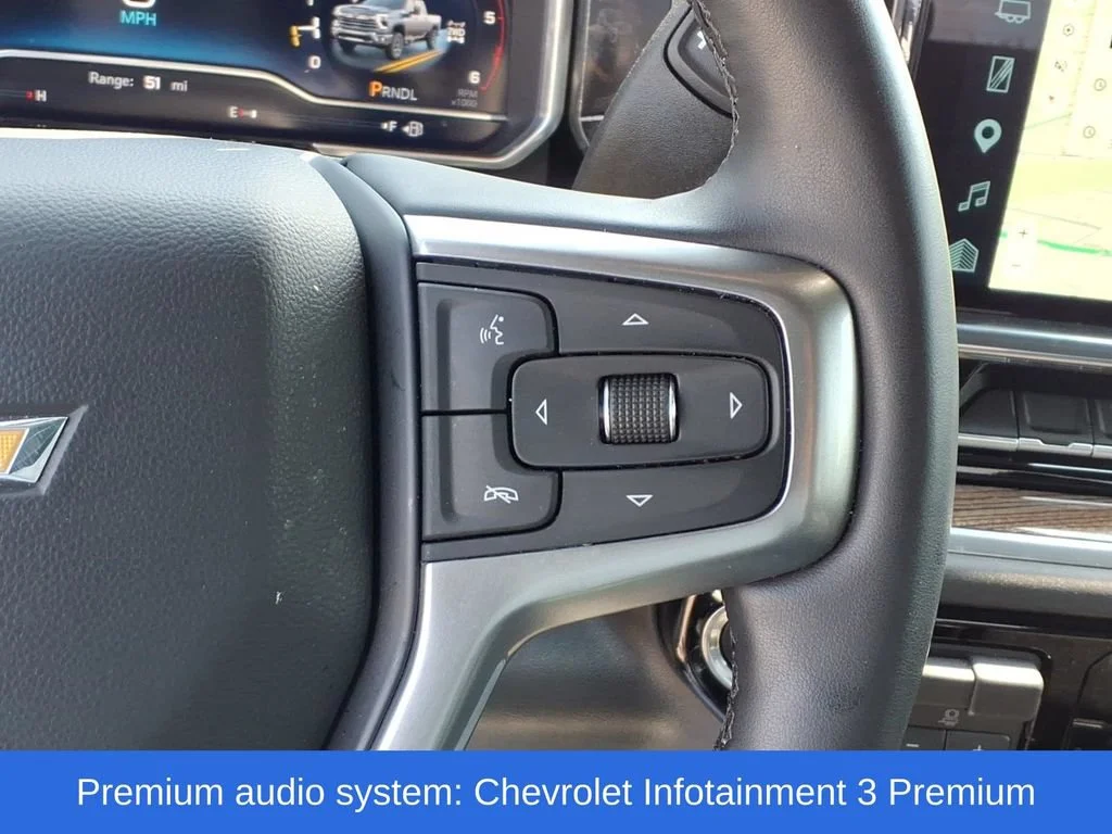 Used 2025 Summit White Chevrolet LT image 18