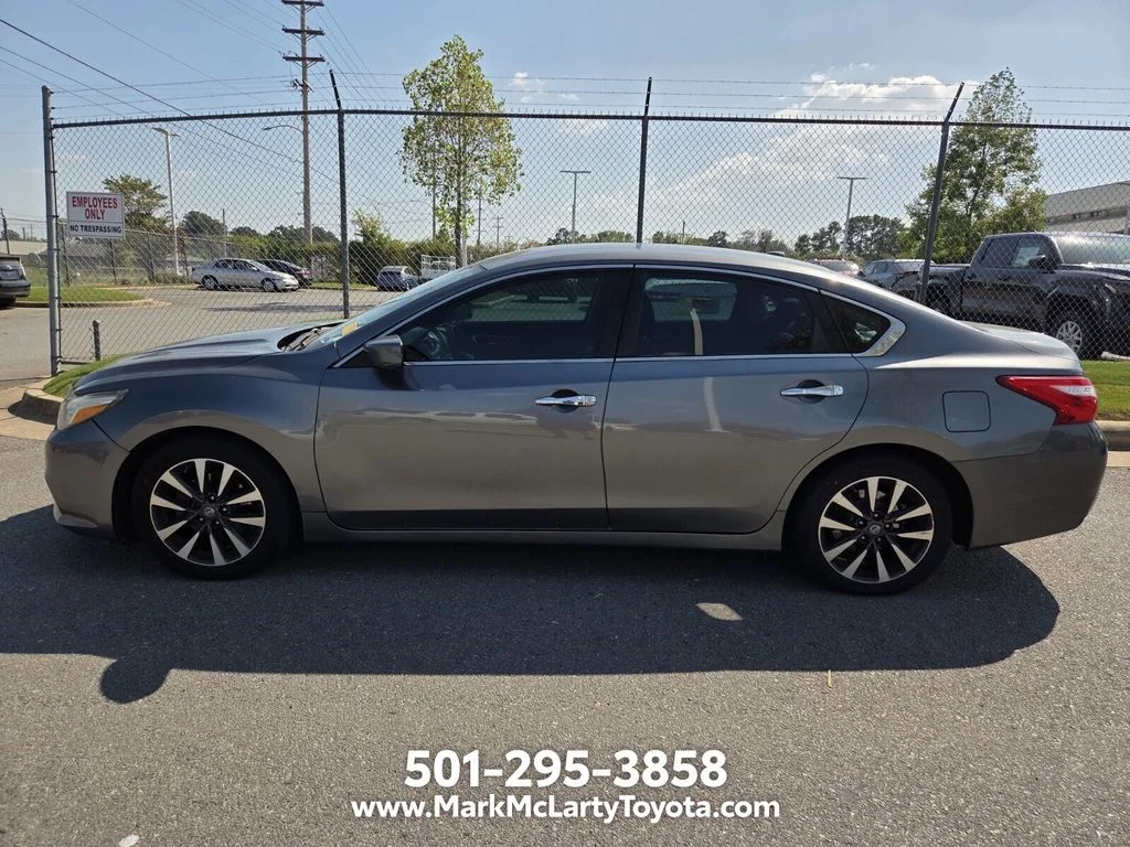 Used 2017 Gray Nissan 2.5 SV image 6