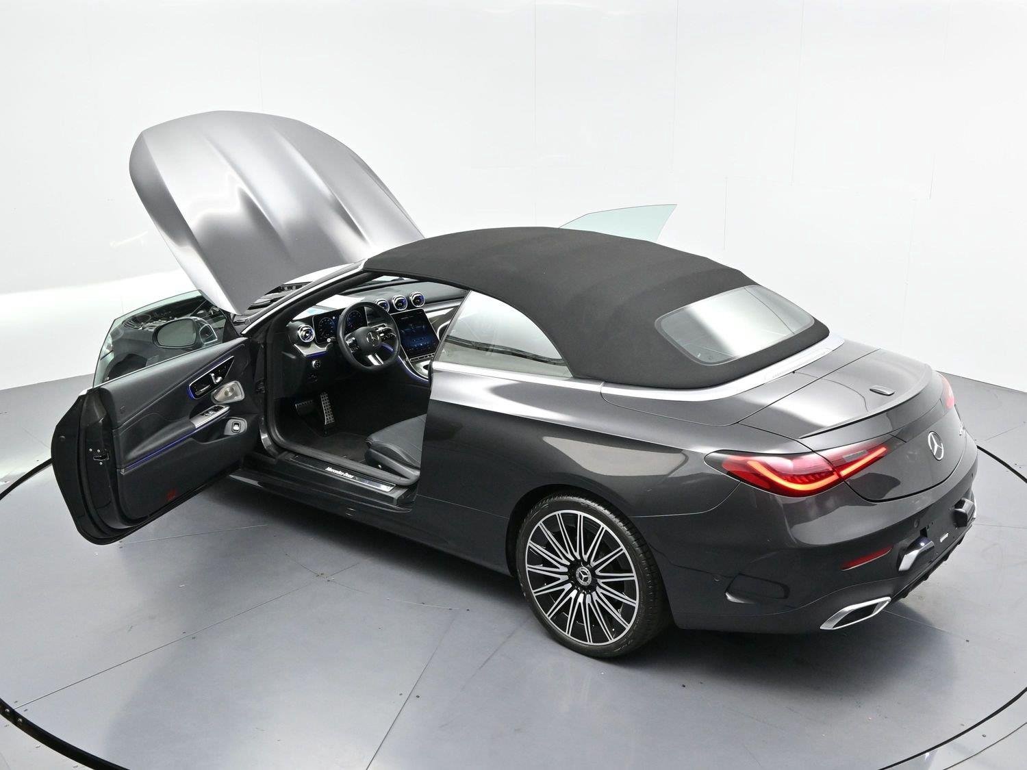 Used 2026 Graphite Gray Metallic Mercedes-Benz CLE 300 image 35