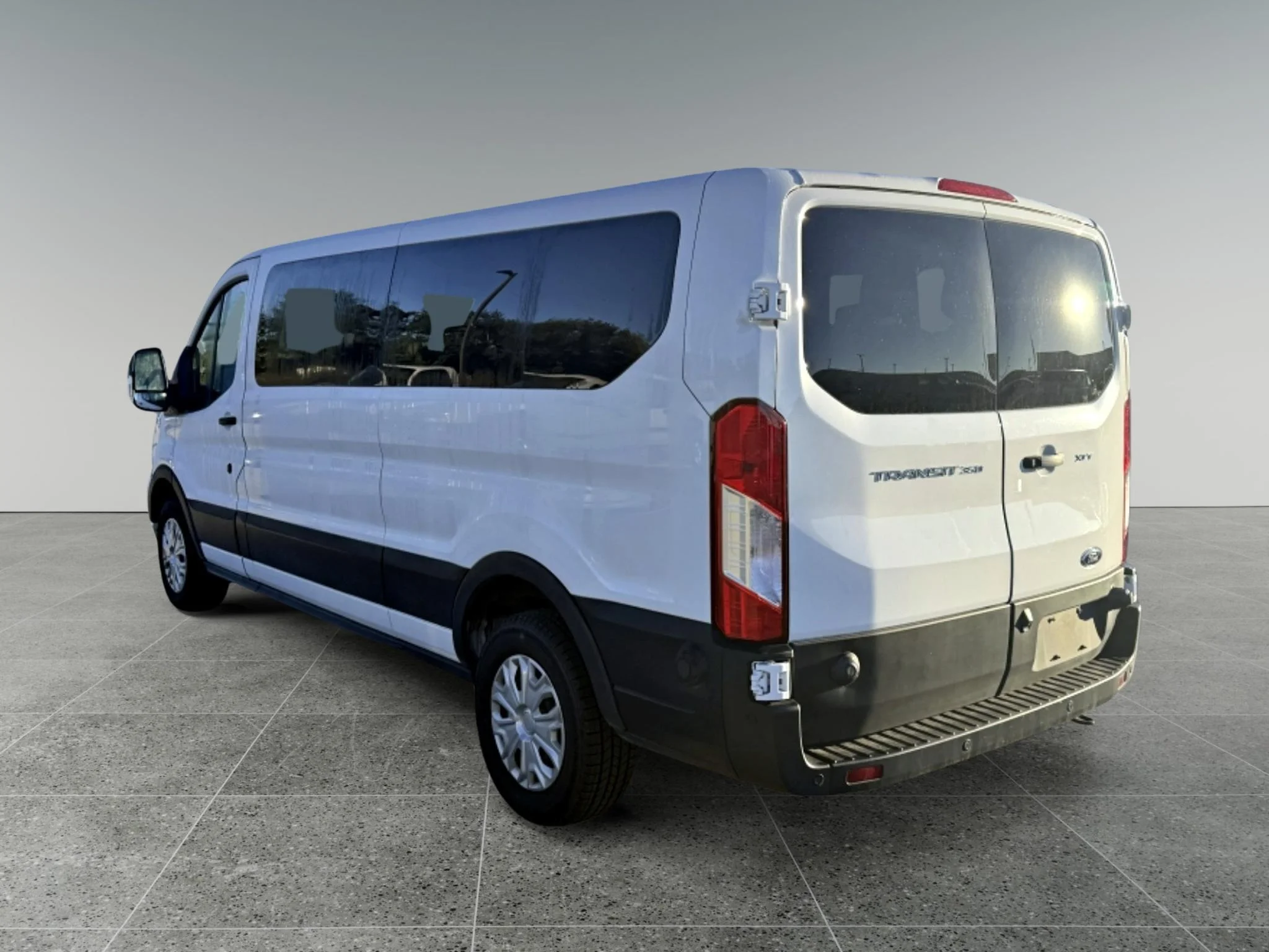 Used 2024 Oxford White Ford XLT image 4