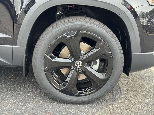 2025 Volkswagen Taos SEL - Photo 18