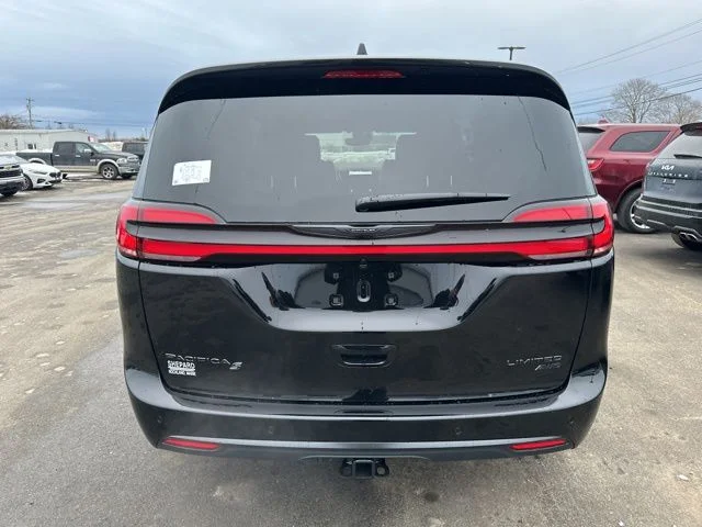 New 2026 Diamond Black Crystal Pearl-Coat Exterior Paint Chrysler Limited image 6