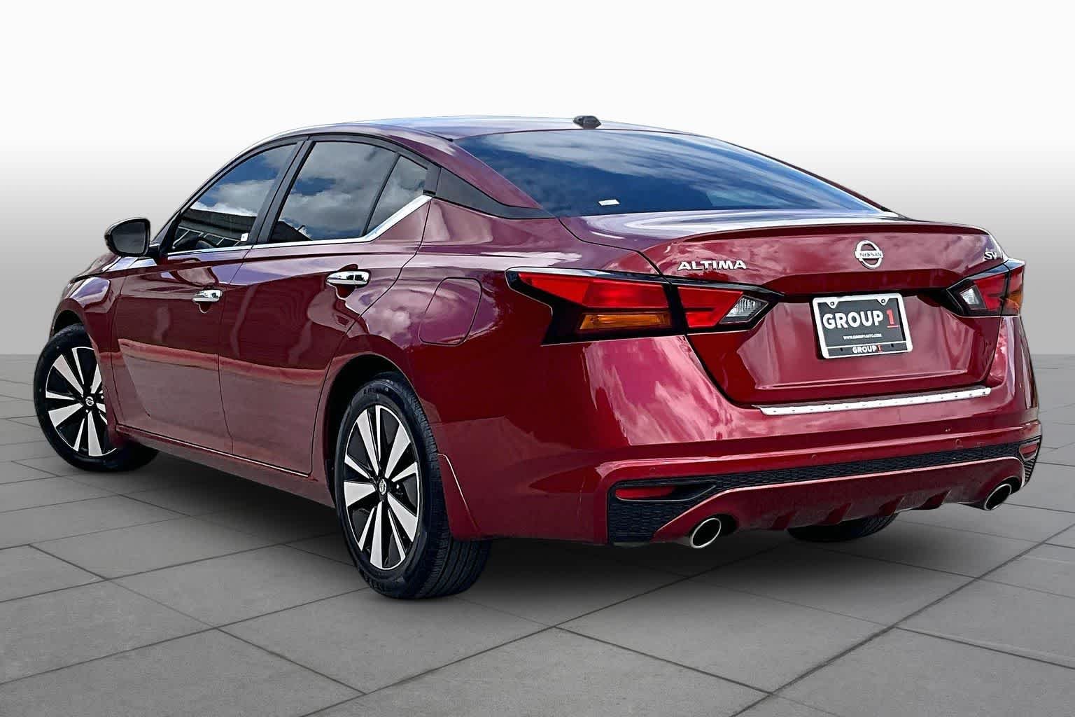 Used 2022 Scarlet Ember Tintcoat Nissan 2.5 SV image 22