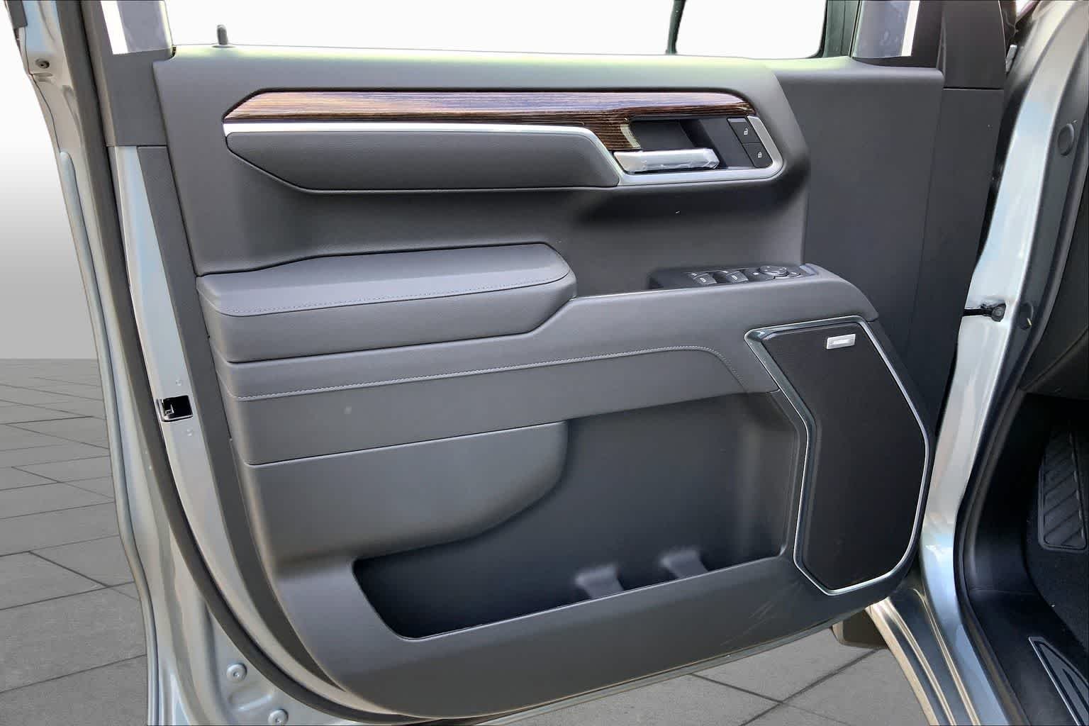 New 2026 Sterling Metallic GMC Elevation image 10