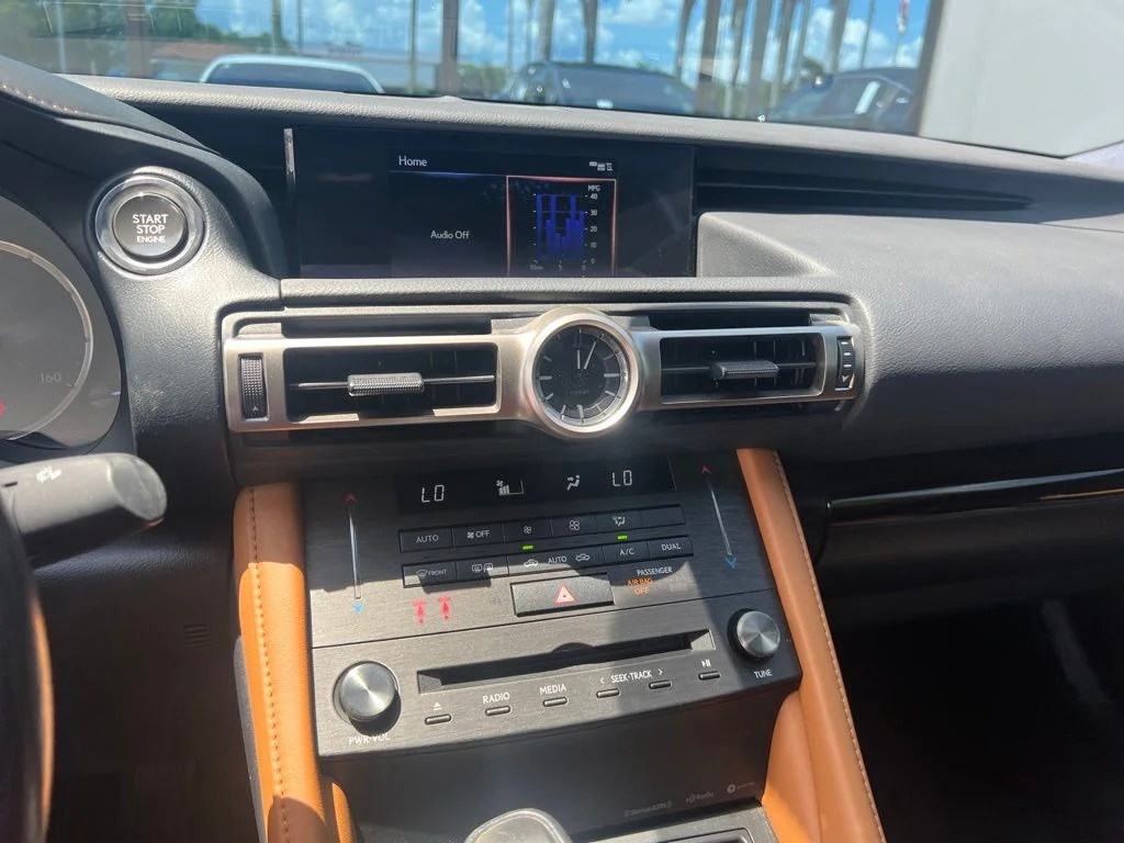 Used 2020 Eminent White Pearl Lexus 300 image 3