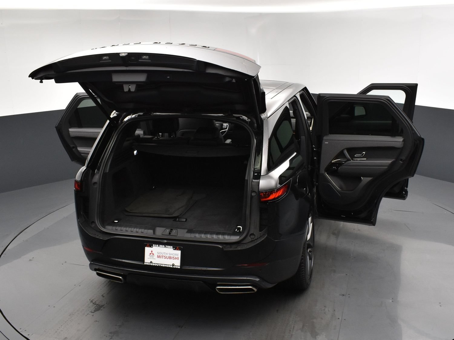Used 2024 Black Land Rover SE image 25
