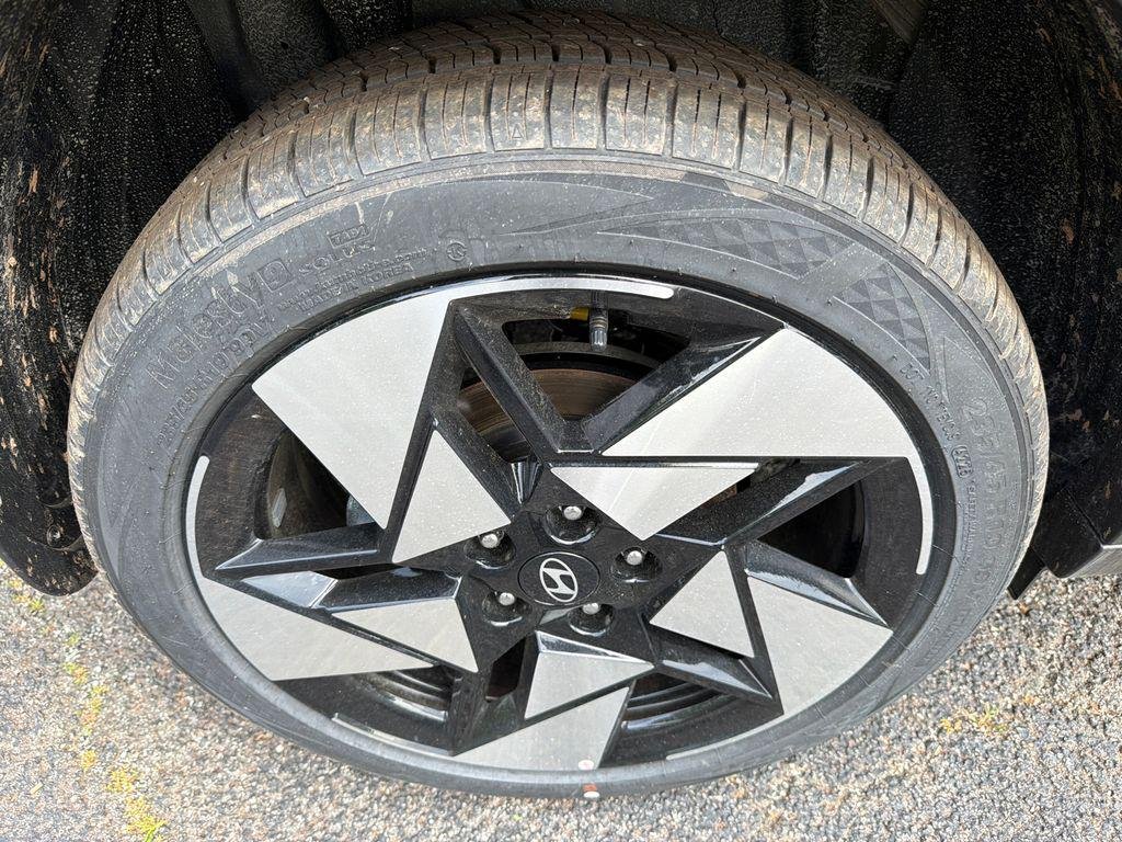 New 2026 Black Hyundai Limited FWD image 17