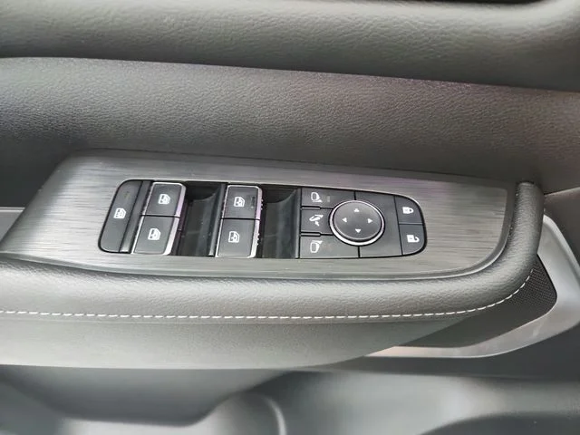 Used 2025 White Nissan Platinum Reserve image 33